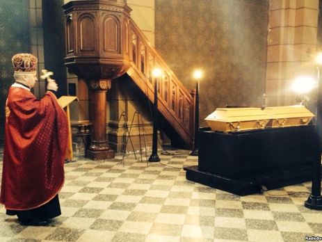 В Праге простились с украинским писателем Александром Олесем, останки которого перезахоронят в Украине