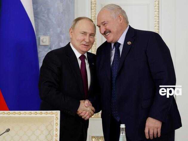 Нелегітимний Путін прилетів у Мінськ і хоче, щоб Білорусь брала участь у ядерних навчаннях. Лукашенко зустрів його фразою: 