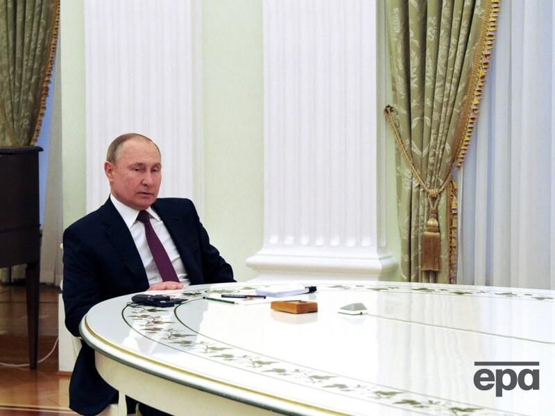 "За тем длинным столом, который все помнят". Шольц рассказал, как Путин убеждал его, что Украина якобы "является частью России"