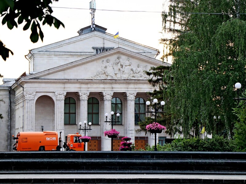 В Чернигове временно закрыли театр из-за мобилизации работников