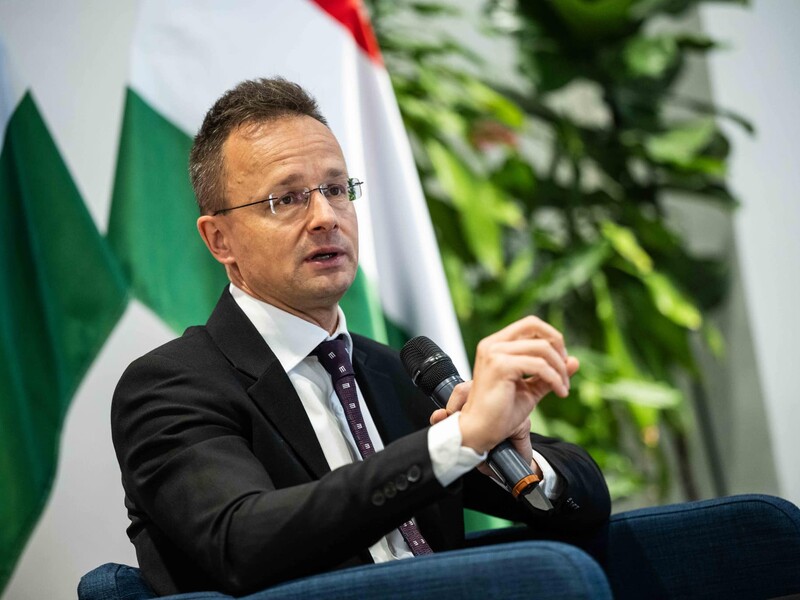 Глава МИД Венгрии поедет на российский экономический форум в Санкт-Петербурге