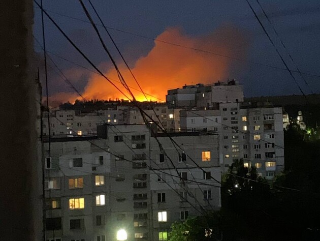 В Луганске после прилета начался сильный пожар. В ОВА сообщили, что 