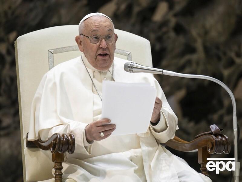 Папу Франциска обвинили в гомофобных оскорблениях