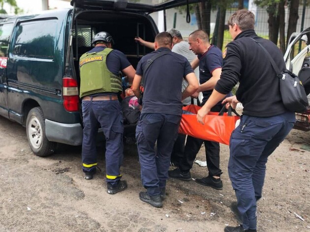 В Никополе два человека погибли из-за российских обстрелов, среди них водитель скорой помощи – ОВА