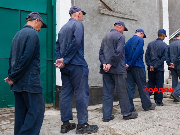 В Украине открыли третий лагерь для российских военнопленных. Он, вероятно, не последний – проект 