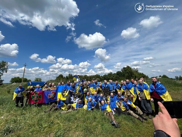 З російського полону Україна повернула 75 людей, серед них військові й цивільні – Зеленський