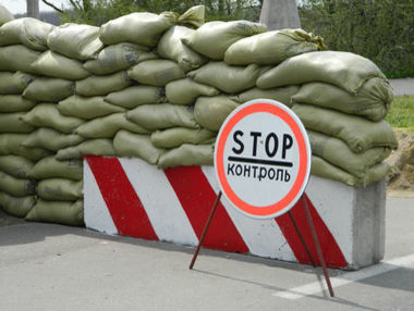 Боевики на пункте пропуска "Станица Луганская" запретили жителям провозить продукты &ndash; погранслужба