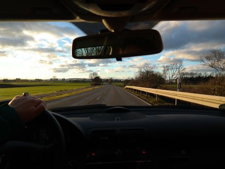 В сервисном центре МВД Украины заявили, что водителям легковых авто не нужно будет сдавать на права каждые пять лет