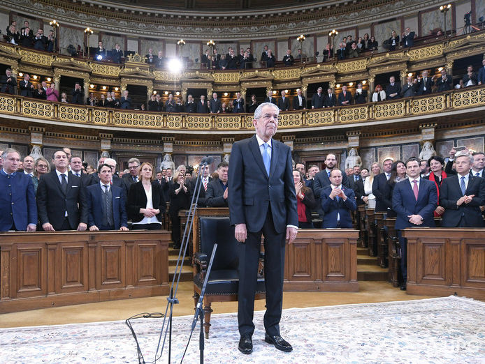 В Австрии принял присягу новый президент страны Ван дер Беллен