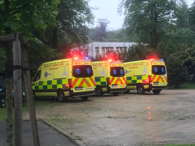 В Чехии молния ударила в парк во время праздника, пострадали 18 человек, в том числе дети