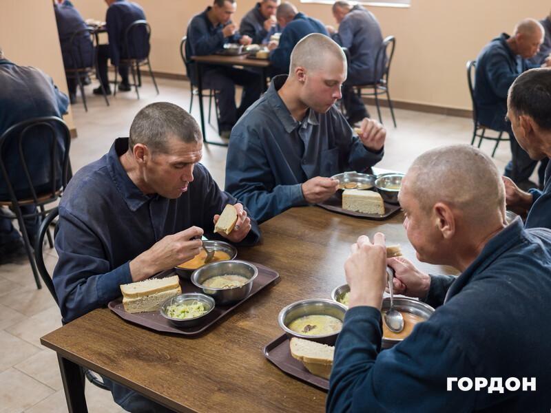 Золкин: Не так легко психологически приезжать в лагерь к российским военнопленным, поскольку не так просто смотреть на их сытые морды