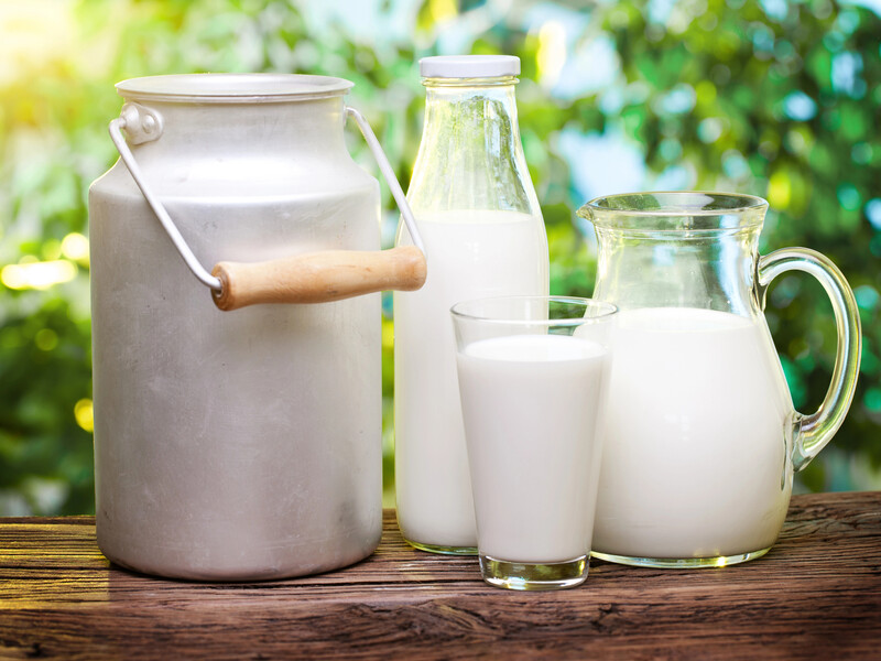 Молоко на городі допоможе покращити врожай і перемогти шкідників. Порада городників