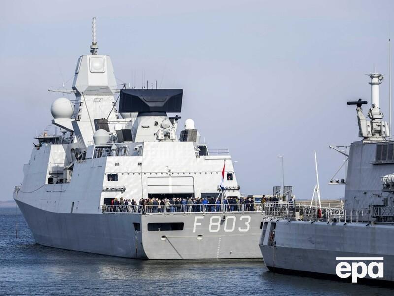 Китайские истребители создали "потенциально опасную" ситуацию возле корабля НАТО