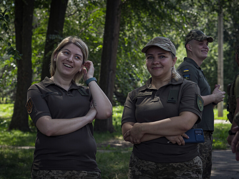 В Вооруженных силах Украины сейчас более 67 тыс. женщин, есть проблема с их продвижением по службе – Минобороны