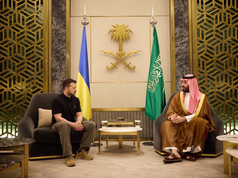 Зеленський прибув до Саудівської Аравії й зустрівся із принцом Аль-Саудом