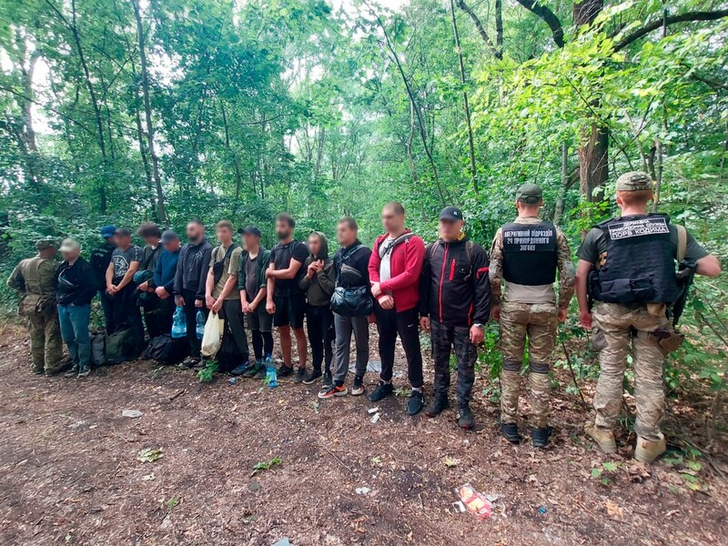 Біля кордону з Молдовою затримали 13 українців – ДПСУ