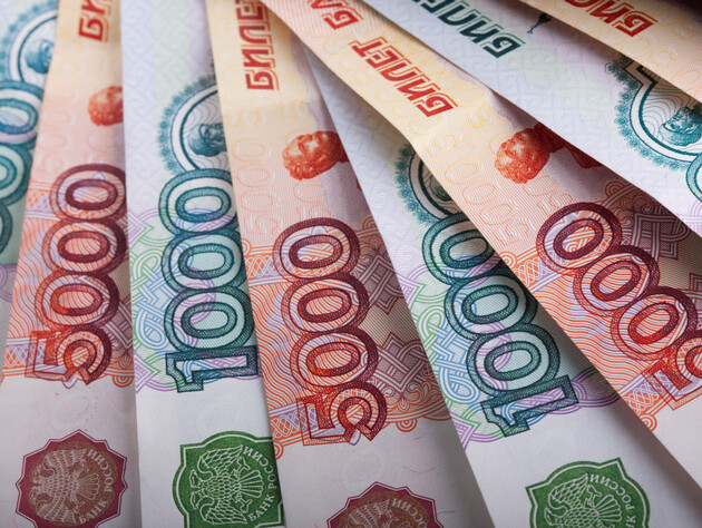 Акции Мосбиржи упали почти на 16% из-за новых санкций США