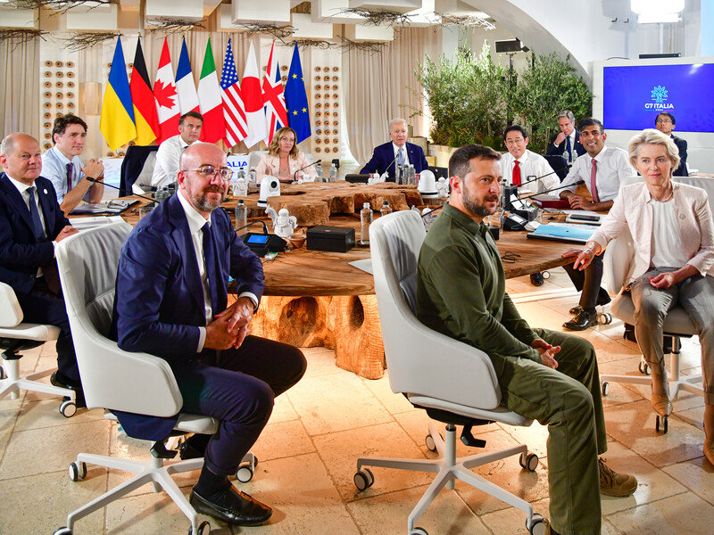 Зеленский прибыл на саммит G7, он участвует в первой его части, посвященной войне в Украине. Фото, видео