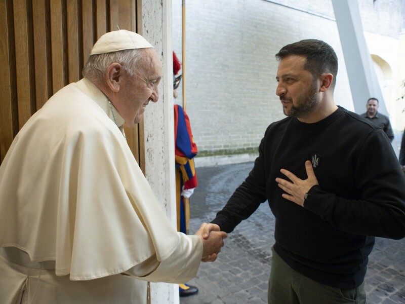 Папа Франциск встретится с Зеленским на полях саммита G7. Он станет первым понтификом, который примет участие во встрече лидеров "Большой семерки"