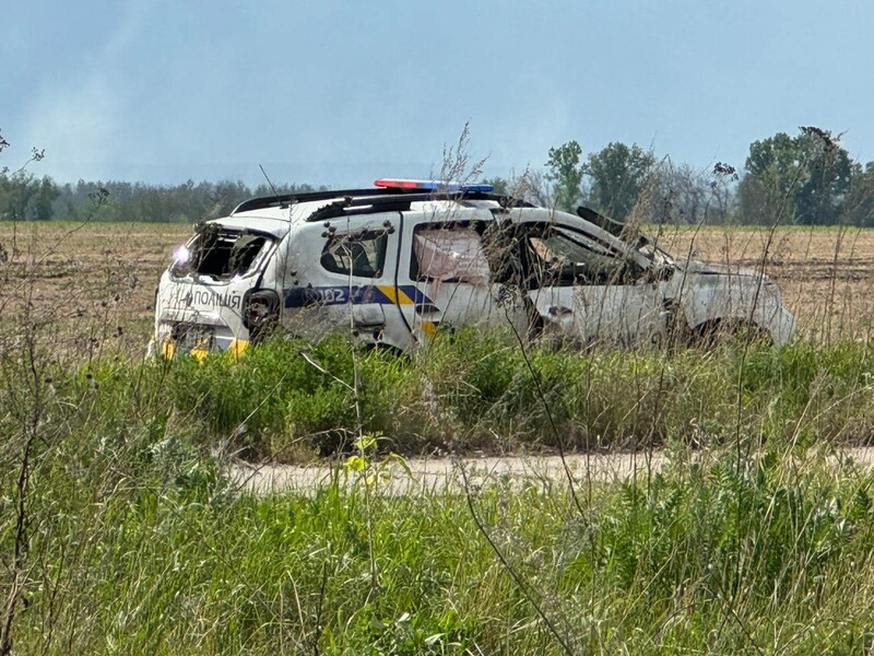 РФ ударила по автобусу з людьми й машині поліції в Куп'янську. Є поранені