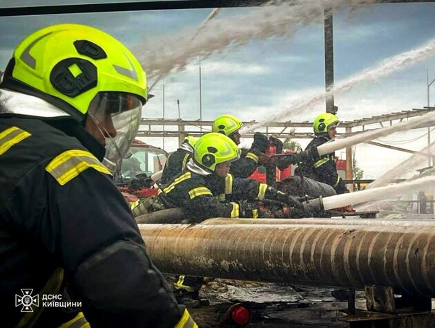 Спасатели потушили пожар под Киевом, который длился трое суток после атаки РФ