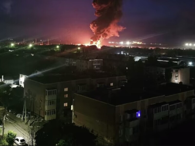 У Ростовській області масштабна пожежа – горять резервуари з нафтопродуктами. Губернатор заявив про атаку дронів
