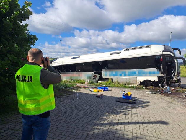 У Польщі перекинувся автобус з українцями, 14 людей постраждали