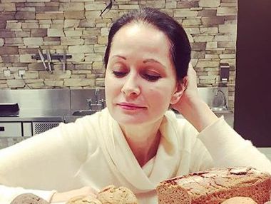 Кабо показала, как парится в бане