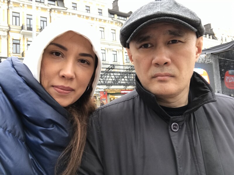 Казахський журналіст після замаху перебуває в комі – дружина