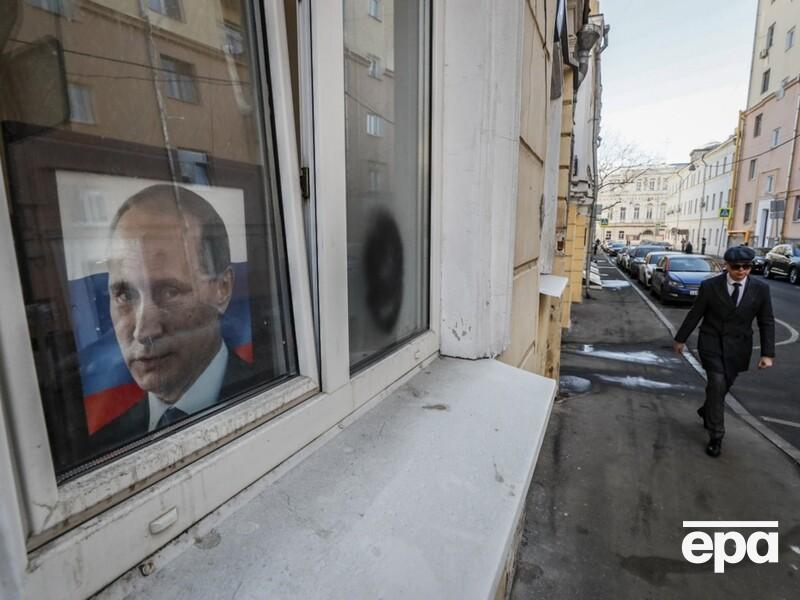Бывший российский военный Эрик: Мне сделали замечание, что я резал сало на портрете Путина. Это единственный случай, когда в армии вспоминали Путина