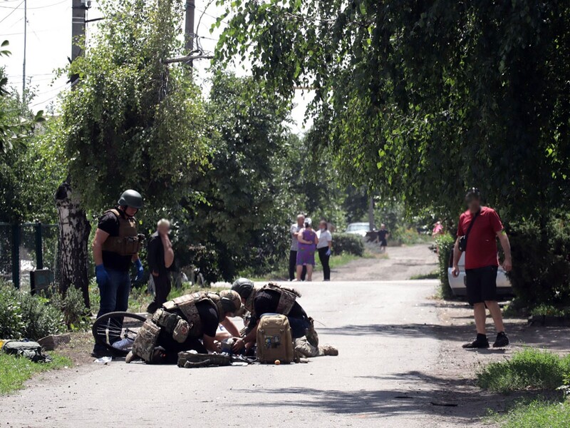 РФ ударила "Іскандерами" по одній і тій самій локації у приватному секторі Покровська з різницею пів години. Уже п'ятеро загиблих і 41 постраждалий. Фото, відео