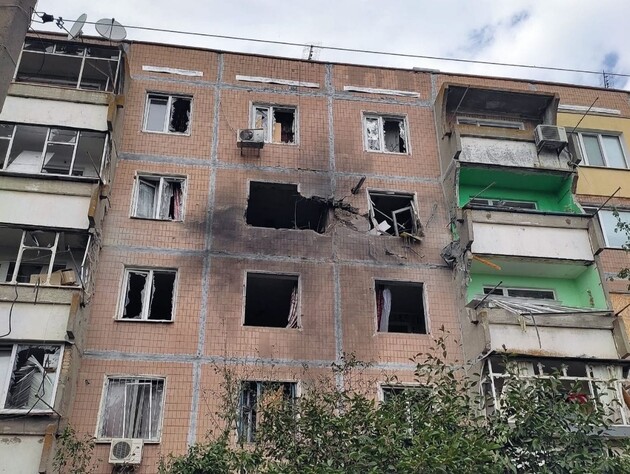 У Нікополі через російські атаки постраждало четверо людей, пошкоджено будинки, агрофірму, ЛЕП і газопровід. Фото