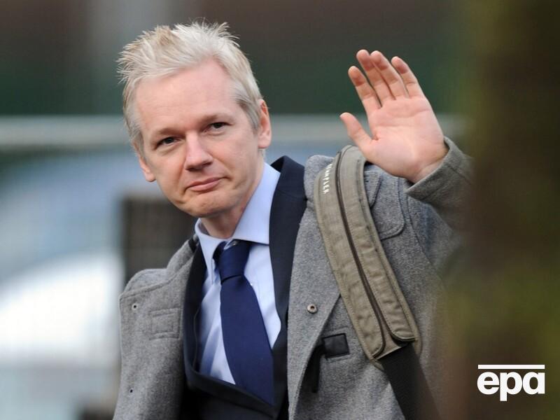 Основатель WikiLeaks вышел из британской тюрьмы. Он в процессе заключения сделки с США