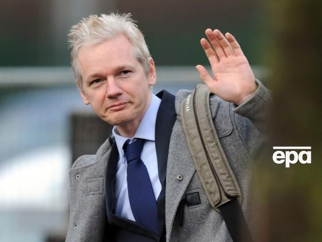 Засновник WikiLeaks вийшов із британської в'язниці. Він у процесі укладання угоди зі США