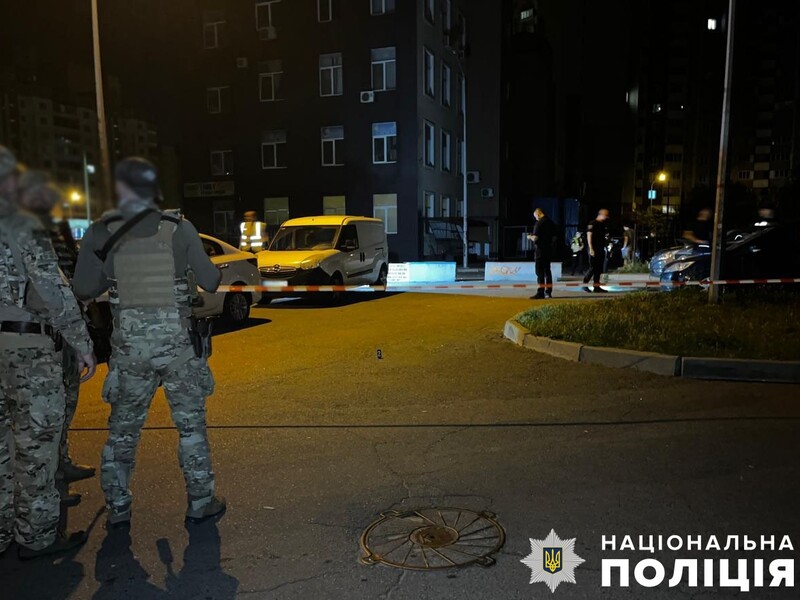 Киевлянин ночью взорвал гранату на улице, задело больше десятка автомобилей – полиция