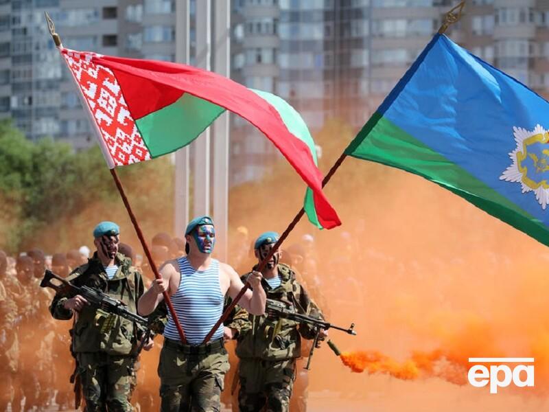 Білоруські військові заявили, що Україна стягує свої війська до кордону з Білоруссю. У РНБО пояснили, що це "вкиди" РФ