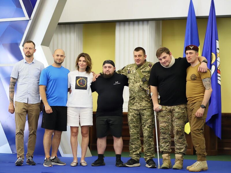 У мерії Києва відкрили виставку картин, створених ветеранами ЗСУ під час реабілітації. Фото