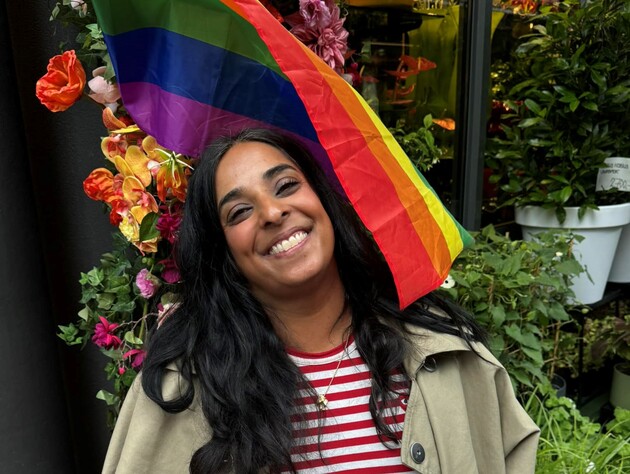 Министр культуры Норвегии публично оголила грудь в поддержку однополых пар. Видео
