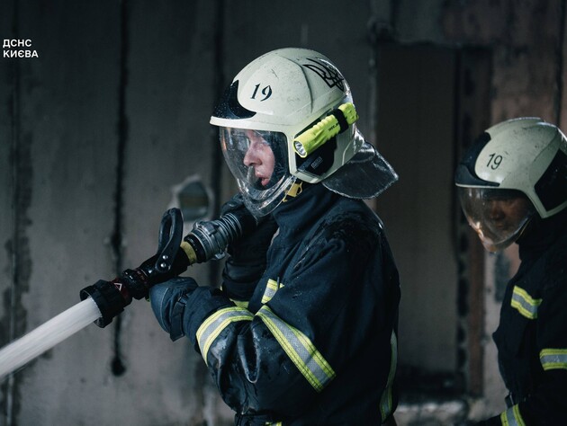 Оккупанты выпустили ракеты на Киев. В столице упали обломки, вспыхнул пожар в многоэтажке