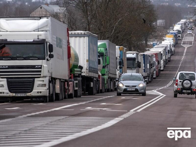 Польша ограничила пропуск через границу украинских грузовиков без разрешений на международные перевозки 