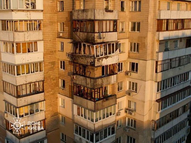 У будинку в Києві, на який впали уламки російської ракети, зазнало пошкоджень 30 квартир – Кличко