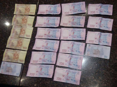 В Днепре полицейский требовал взятку у 13-летнего школьника 