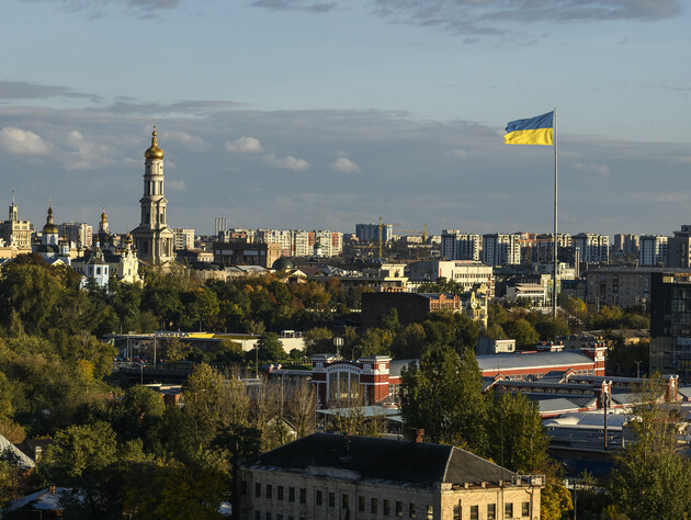 РФ снова ударила по Харькову, пострадали трое человек, которые находились неподалеку от места прилета