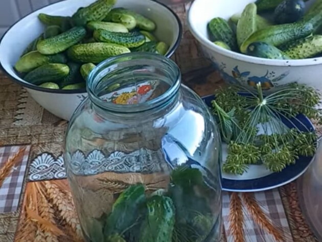 Обязательно добавьте это в банку – и огурцы получатся вкусные и хрустящие. Проверенный рецепт консервации на зиму