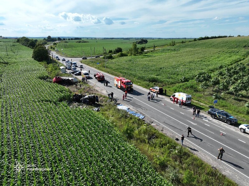 Автокатастрофа с 14 жертвами в Ровенской области. Оба водителя погибли, полиция открыла уголовное производство