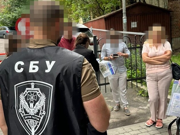 Схема для ухилянтів, в організації якої підозрюють тещу експрокурора Ільницького, діяла у двох областях – СБУ