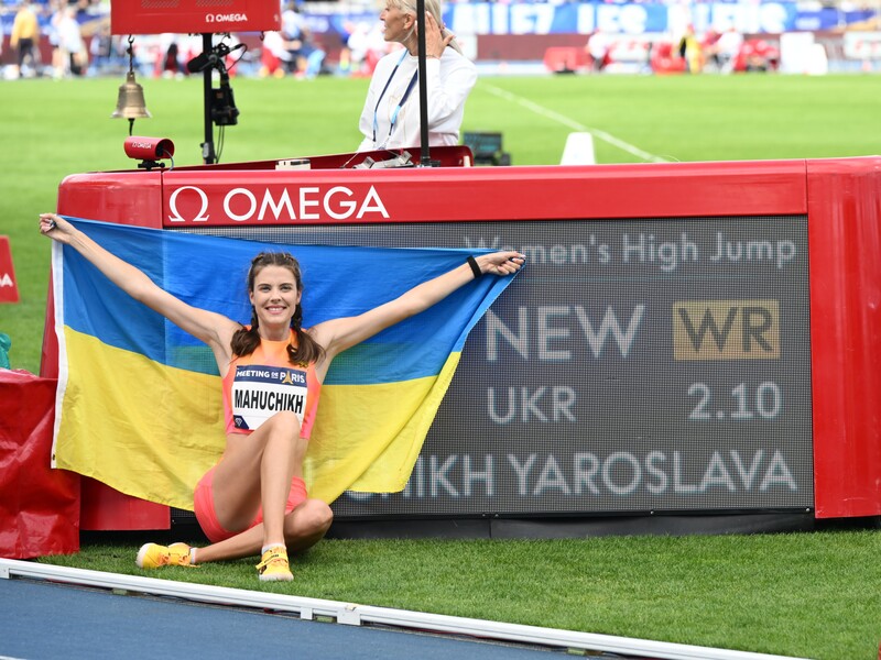 Украинка Магучих побила мировой рекорд в прыжках в высоту, который продержался 37 лет. Фото, видео