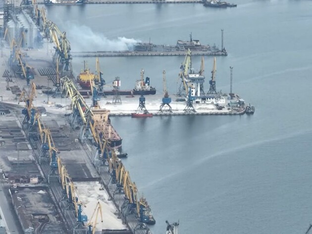 Оккупанты перевалили через порт Мариуполя уже 160 тыс. тонн украденной продукции