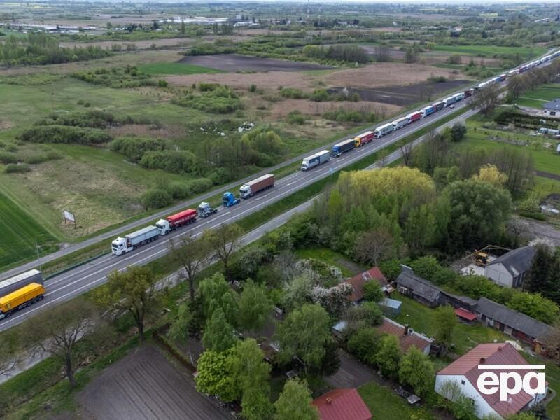 Польща зупиняла в'їзд фур на єдиному доступному для автоперевезень вантажів КПП на кордоні з Білоруссю