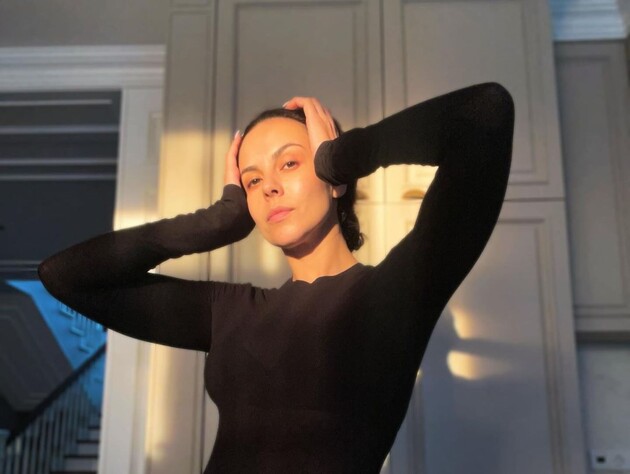 Каменських знялася, обійнявшись зі своєю улюбленицею Мімі, і розповіла, як переживає важкий період у своєму житті